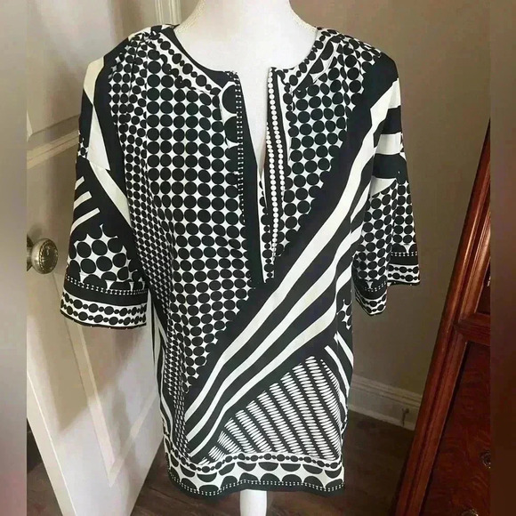 Liz Claiborne small (oversized) blouse. NWOT. Excellent condition. Wrinkle free - Picture 10 of 10